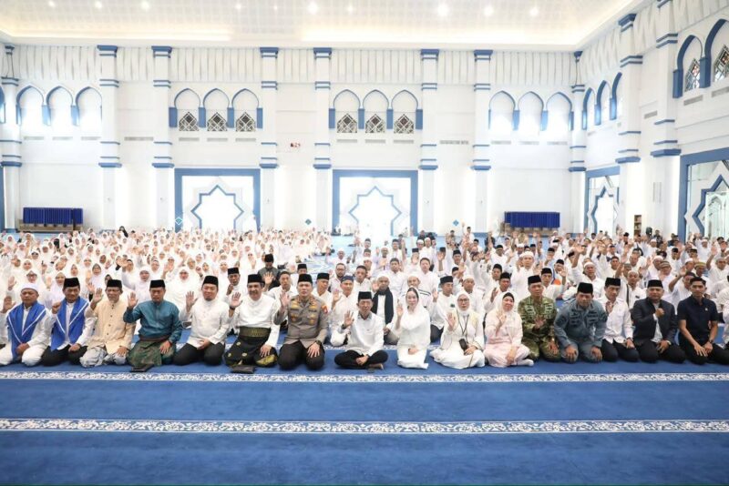Pelepasan 640 calon jemaah haji asal Kota Batam tahun 1447 Hijriah/2026 Masehi di Masjid Agung Raja Hamidah. Foto: INIKEPRI.COM