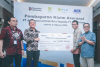PT Asuransi Central Asia (ACA) membayarkan klaim senilai USD 11,04 juta kepada PT PLN Batam, anak usaha PLN (Persero), atas kerusakan Gas Turbine Generator (GTG) Unit 1 PLTG MPP Tarahan. Foto: Istimewa