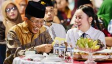 Wali Kota Batam, Amsakar Achmad bersama Wakil Wali Kota Batam, Li Claudia Chandra, menghadiri halalbihalal tingkat Kecamatan Seibeduk, Selasa (31/3/2026) malam. Foto: INIKEPRI.COM/Media Center Batam 