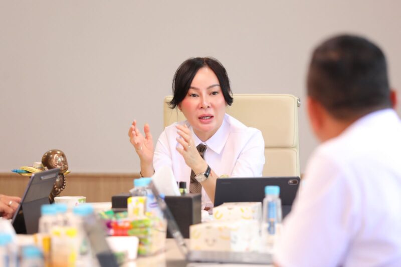 Wakil Wali Kota Batam, Li Claudia Chandra, memimpin rapat transformasi tata kelola persampahan Kota Batam tahun 2026. Foto: INIKEPRI.COM/Media Center Batam 