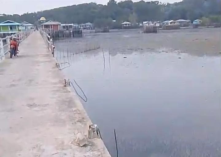 Belasan pipa jembatan Pulau Mongkol digondol Rayap Besi. Foto: INIKEPRI.COM