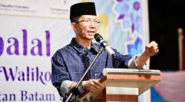 Wali Kota Batam Amsakar Achmad menghadiri kegiatan halalbihalal bersama masyarakat Kecamatan Batam Kota yang digelar di Aku Tahu Centre, Kelurahan Sungai Panas. Foto: INIKEPRI.COM/Media Center Batam 