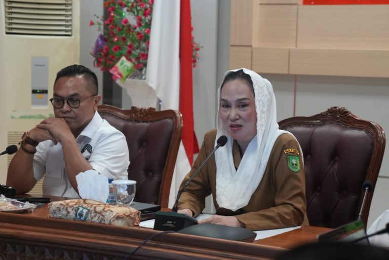 Rapat strategis yang dipimpin langsung oleh Bupati Natuna, Cen Sui Lan, bersama tim Kementerian PPN/Bappenas. Foto: INIKEPRI.COM/NatunaKab 