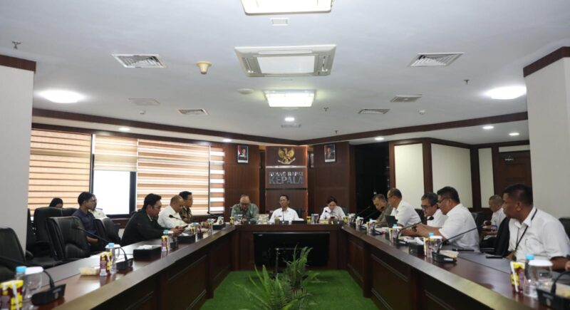  Kepala BP Batam, Amsakar Achmad dan Wakil Kepala BP Batam, Li Claudia Chandra melaksanakan pertemuan dengan Dirjen Pemeriksaan Keuangan Negara V BPK RI, Widhi Widayat di Gedung Bida Utama BP Batam. Foto: INIKEPRI.COM/BP Batam