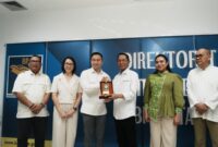 Kepala BP Batam, Amsakar Achmad, menerima kunjungan kerja Wali Kota Kupang, dr. Christian Widodo, yang didampingi Wakil Wali Kota Serena C. Francis, di Pelayanan Terpadu Satu Pintu (PTSP) BP Batam. Foto: INIKEPRI.COM/BP Batam 