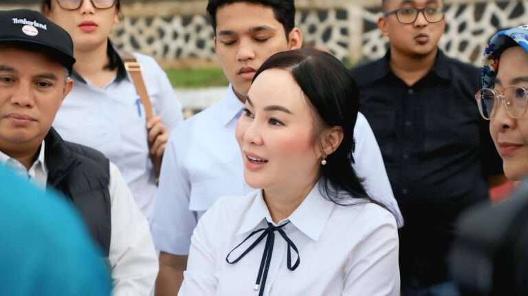 Wakil Kepala BP Batam/Wakil Walikota Batam, Li Claudia Chandra meninjau pembangunan Zona Selamat Sekolah (ZoSS), di Jalan Laksamana Bintan atau tepatnya di depan SD Negeri 001, Batamkota. Foto: INIKEPRI.COM/BP Batam 