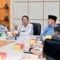 Wali Kota Batam, Amsakar Achmad, memimpin FGD laporan pendahuluan dokumen kajian optimalisasi dan strategi tata kelola pengangkutan sampah Kota Batam Tahun 2026 di Kantor Wali Kota Batam. Foto: INIKEPRI.COM/Media Center Batam 