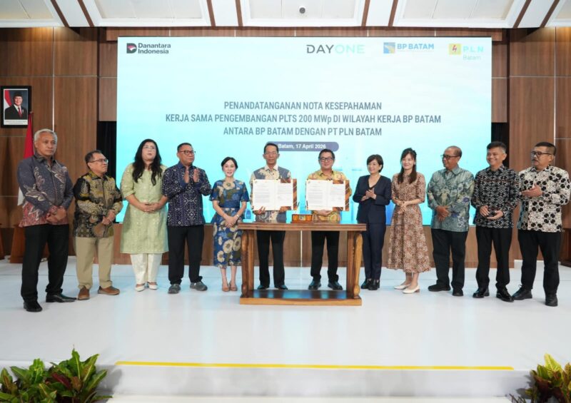 penandatanganan serangkaian perjanjian kerja sama strategis bersama PT. PLN Batam dan PT Digitalland Service One (DayOne),  pada Jumat (17/4/2026) di Balairung Sari BP Batam. Foto: INIKEPRI.COM/BP Batam 
