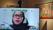 Ummi Damas memberikan keterangan secara telekonferensi saat peluncuran pameran 