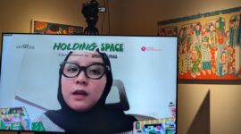 Ummi Damas memberikan keterangan secara telekonferensi saat peluncuran pameran 