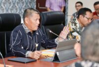 Sekretaris Daerah Kota Batam Firmansyah saat memimpin rapat koordinasi di Kantor Wali Kota Batam. Foto: INIKEPRI.COM/Media Center Batam 