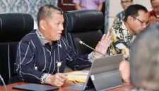 Sekretaris Daerah Kota Batam Firmansyah saat memimpin rapat koordinasi di Kantor Wali Kota Batam. Foto: INIKEPRI.COM/Media Center Batam 