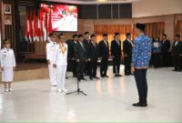 Wali Kota Batam, Amsakar Achmad, bersama Wakil Wali Kota Batam, Li Claudia Chandra, menghadiri upacara peringatan Hari Otonomi Daerah ke-30 tingkat Kota Batam di Kantor Wali Kota Batam. Foto: INIKEPRI.COM/Media Center Batam 