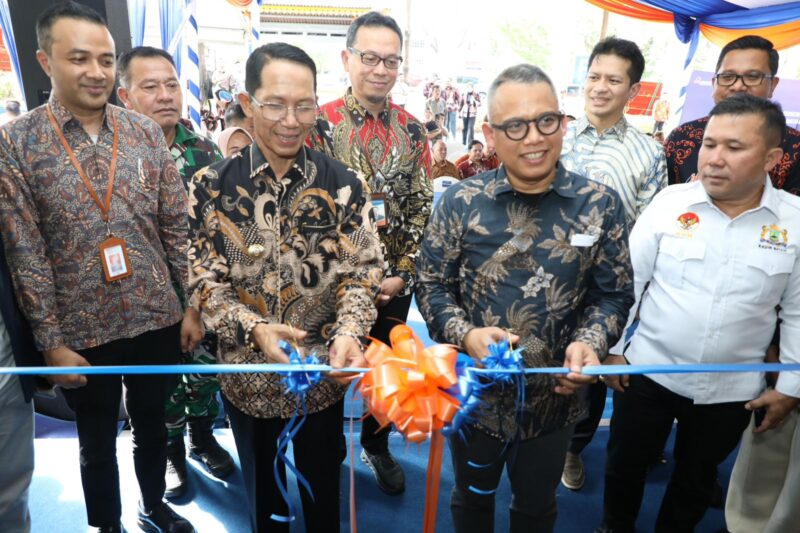 Wali Kota Batam, Amsakar Achmad, meresmikan Kantor Cabang Bank Sumut Batam dan Halte Rafflesia Bank Sumut di Ruko Rafflesia, Batam Centre, Senin (27/4/2026). Foto: INIKEPRI.COM/Media Center Batam 