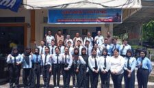 Dinas Tenaga Kerja dan Transmigrasi (Disnakertrans) Provinsi Kepulauan Riau (Kepri) menghadiri sekaligus melepas 25 peserta program pemagangan kerja ke Jepang yang difasilitasi oleh Lembaga Pelatihan Kerja (LPK) Credible College, Batam. Foto: INIKEPRI.COM