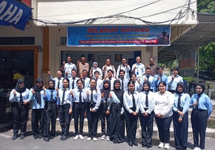 Dinas Tenaga Kerja dan Transmigrasi (Disnakertrans) Provinsi Kepulauan Riau (Kepri) menghadiri sekaligus melepas 25 peserta program pemagangan kerja ke Jepang yang difasilitasi oleh Lembaga Pelatihan Kerja (LPK) Credible College, Batam. Foto: INIKEPRI.COM