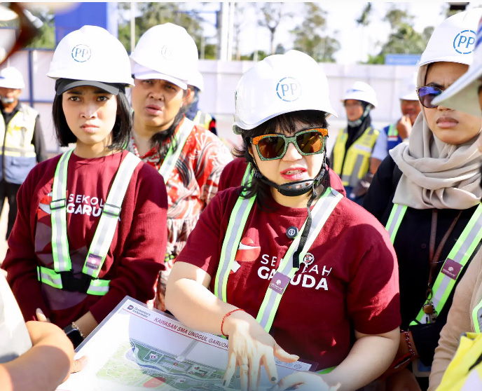 Wakil Menteri Pendidikan Tinggi, Sains, dan Teknologi (Wamendiktisaintek) Stella Christie saat meninjau lokasi pembangunan di Belitung Timur. Foto: Kemendiktisaintek