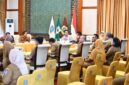 Asisten Direktur BI Kepri Husni Mapain (kiri depan) dalam kegiatan High Level Meeting (HLM) Percepatan dan Perluasan Digitalisasi Daerah di pimpin Gubernur Kepri Ansar Ahmad dan dihadiri para Bupati dan Wali Kota se-Provinsi Kepulauan Riau di Gedung Daerah, Tanjungpinang, Selasa (14/4/2026). Foto: INIKEPRI.COM/KepriProv 
