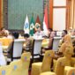 Asisten Direktur BI Kepri Husni Mapain (kiri depan) dalam kegiatan High Level Meeting (HLM) Percepatan dan Perluasan Digitalisasi Daerah di pimpin Gubernur Kepri Ansar Ahmad dan dihadiri para Bupati dan Wali Kota se-Provinsi Kepulauan Riau di Gedung Daerah, Tanjungpinang, Selasa (14/4/2026). Foto: INIKEPRI.COM/KepriProv 