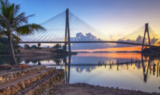 Cuaca Batam 25–26 April: Kondisi Cuaca Batam Cenderung Lembap, Hujan dan Petir Mengintai Siang Hari