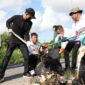 Wali Kota Batam Amsakar Achmad saat memimpin aksi gotong royong beberapa waktu lalu. Foto: Istimewa 