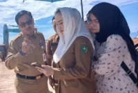 Bupati Cen Sui Lan meninjau proyek Pasar Ikan Ranai. Foto: Istimewa 
