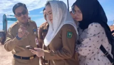 Bupati Cen Sui Lan meninjau proyek Pasar Ikan Ranai. Foto: Istimewa