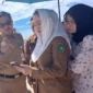 Bupati Cen Sui Lan meninjau proyek Pasar Ikan Ranai. Foto: Istimewa 