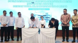 PT PLN Batam bersama PT Equator Gate System Batam melaksanakan penandatanganan Perjanjian Jual Beli Tenaga Listrik (PJBTL) di Aula Tanjung Kasam, Lantai 5 Kantor Korporat PLN Batam, Senin (25/5). Foto: INIKEPRI.COM/PLN Batam 