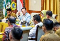 Gubernur Kepri, Ansar Ahmad didampingi Wagub Nyanyang Haris Pratamura dan Sekdaprov Misni memimpin rapat Pemenuhan Kelengkapan Persyaratan dan Pemantapan Data Usulan Pembangunan Kampung Nelayan Merah Putih (KNMP) Provinsi Kepulauan Riau Tahun 2026 di Gedung Daerah, Tanjungpinang. Foto: INIKEPRI.COM/KepriProv 