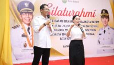 Silaturahmi Wali Kota Batam Amsakar Achmad dan Wakil Wali Kota Batam Li Claudia Chandra di Bengkong. Foto: INIKEPRI.COM