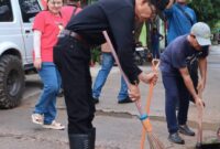 Wali Kota Batam, Amsakar Achmad, kembali turun langsung ke tengah masyarakat dalam kegiatan Gerakan Masyarakat (Gema) Batam ASRI yang digelar di Perum Gardan Raya, Kelurahan Belian, Kecamatan Batam Kota. Foto: INIKEPRI.COM