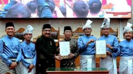 Pemerintah Kota Batam bersama DPRD Kota Batam resmi menyepakati Rancangan Peraturan Daerah (Ranperda) tentang Lembaga Adat Melayu (LAM) Kepulauan Riau Kota Batam dalam rapat paripurna. Foto: INIKEPRI.COM