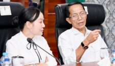 Wali Kota Batam, Amsakar Achmad, bersama Wakil Wali Kota Batam, Li Claudia Chandra, saat memimpin Rapat Pleno Finalisasi Pembahasan Usulan Revisi Peraturan Daerah Provinsi Kepulauan Riau Nomor 1 Tahun 2017 tentang RTRW Kepri 2017-2037, di Kantor Wali Kota Batam. Foto: INIKEPRI.COM/Media Center Batam 