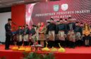 Wali Kota Batam, Amsakar Achmad, mengukuhkan ketua dan pengurus IWAKUSI Batam di Golden Prawn, Bengkong. Foto: INIKEPRI.COM/Media Center Batam 