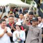 Wali Kota Batam, Amsakar Achmad, bersama Wakil Wali Kota Batam, Li Claudia Chandra, melepas armada pengangkut sampah saat peringatan May Day di Dataran Engku Putri. Foto: INIKEPRI.COM/Media Center Batam 