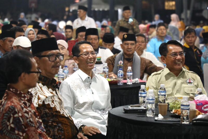 Wali Kota Batam, Amsakar Achmad, menghadiri pelantikan pengurus DPD PKDP Kota Batam dan DPD GEMPAR Kota Batam di Halaman Parkir Mall Botania 2, Batamcentre. Foto: INIKEPRI.COM/Media Center Batam 