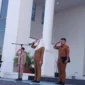 Bupati Natuna Cen Sui Lan memimpin upacara Hardiknas. Foto: Istimewa 