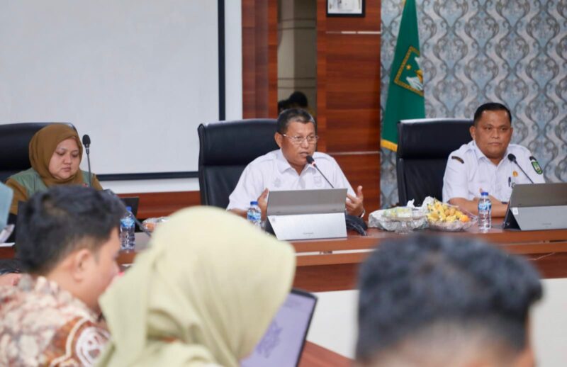 Sekretaris Daerah Kota Batam Firmansyah memimpin rapat sosialisasi penyusunan RPBD. Foto: INIKEPRI.COM/Media Center Batam 