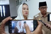 Bupati Natuna Cen Sui Lan dan Wakil Bupati Jarmin seusai Upacara Hardiknas. Foto: Istimewa 