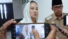 Bupati Natuna Cen Sui Lan dan Wakil Bupati Jarmin seusai Upacara Hardiknas. Foto: Istimewa 