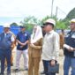 Bupati Natuna Cen Sui Lan meninjau pengerjaan pelabuhan Selat Lampa. Foto: INIKEPRI.COM