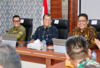 Sekda Batam, Firmansyah, bersama Ketua DPRD Batam, Muhammad Kamaluddin, menerima kunjungan Forkopimda Paser di Kantor Wali Kota Batam. Foto: INIKEPRI.COM/Media Center Batam 