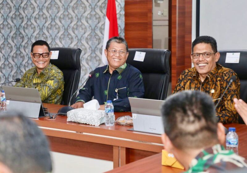 Sekda Batam, Firmansyah, bersama Ketua DPRD Batam, Muhammad Kamaluddin, menerima kunjungan Forkopimda Paser di Kantor Wali Kota Batam. Foto: INIKEPRI.COM/Media Center Batam 
