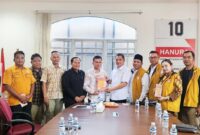 Agenda silaturahmi dan koordinasi antara DPC Partai Hanura dan Bawaslu Kota Batam yang berlangsung di Kantor DPC Hanura Batam, Kompleks Orchid Business Centre, Batam Kota. Foto: INIKEPRI.COM