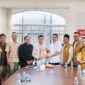 Agenda silaturahmi dan koordinasi antara DPC Partai Hanura dan Bawaslu Kota Batam yang berlangsung di Kantor DPC Hanura Batam, Kompleks Orchid Business Centre, Batam Kota. Foto: INIKEPRI.COM