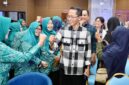 Wali Kota Batam Amsakar Achmad saat membuka kegiatan Pemberdayaan Masyarakat Kecamatan Batam Kota di Aula Politeknik Batam. Foto: INIKEPRI.COM/Media Center Batam 