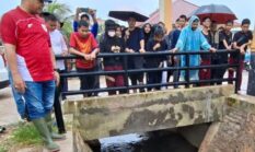 Warga Tiban Terkesan, Iman Sutiawan Datang Terobos Hujan Deras Demi Cari Solusi Banjir