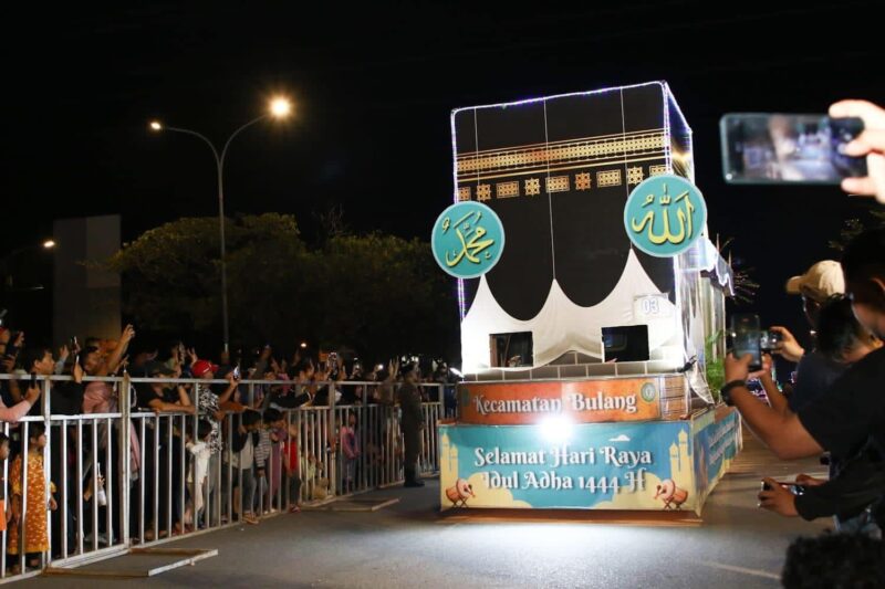 Pawai takbir Idul Adha di Batam. Foto: INIKEPRI.COM
