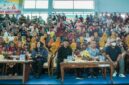 Kepala BP Batam/Wali Kota Batam, Amsakar Achmad, bersama Ketua Pikori BP Batam/Ketua TP PKK Kota Batam, Erlita Amsakar, secara resmi menutup rangkaian Kejuaraan Voli Piala Bergilir Walikota Batam & Piala Bergilir Ketua TP PKK Kota Batam Tahun 2026 di GOR Raja Djafar, Tiban Indah. Foto: INIKEPRI.COM/BP Batam